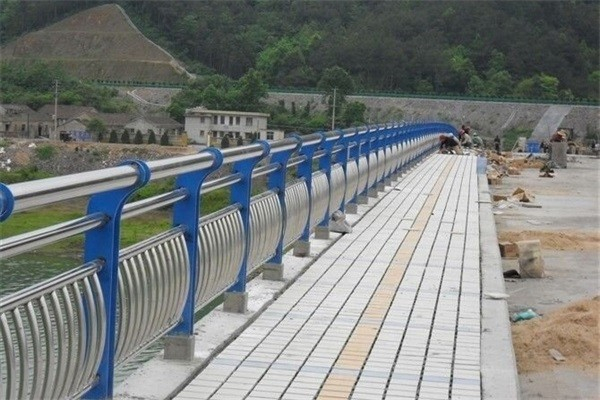 秦皇岛不锈钢桥梁灯光护栏