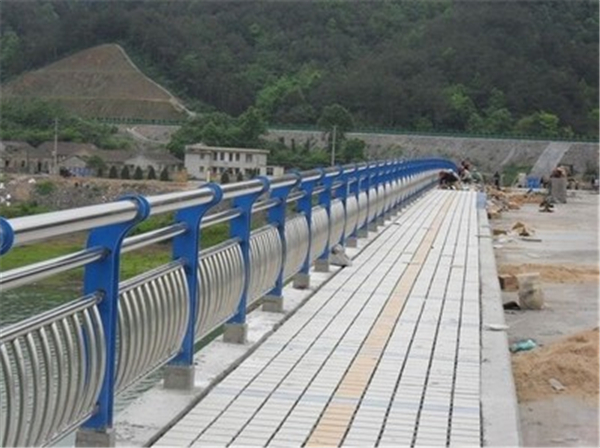 秦皇岛不锈钢桥梁护栏是一种什么材质的护栏